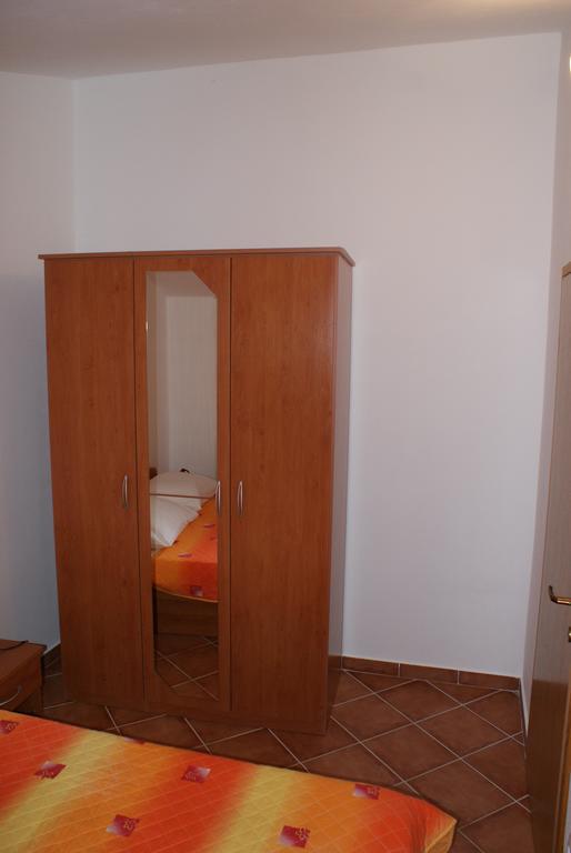 Apartments Jurjevic Petrcane Esterno foto